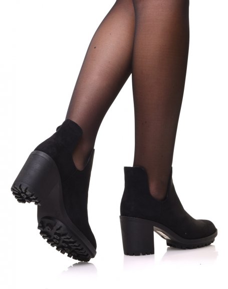 Black openwork ankle boots and lug sole