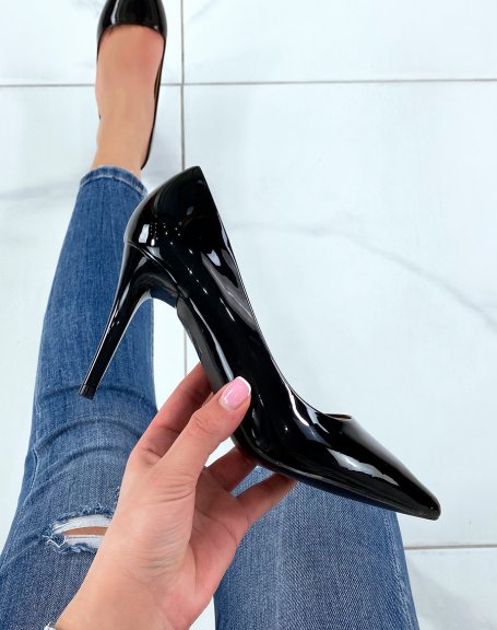 Black patent pumps with mid-high heel