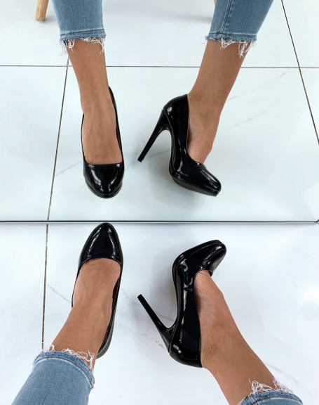 Black patent pumps with round toe