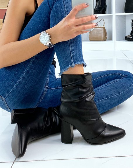 Black pleated ankle boots with heel and pointed toe