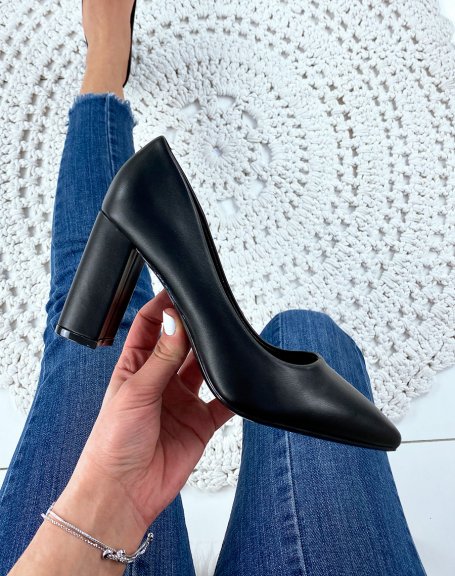 Black pointed toe pumps