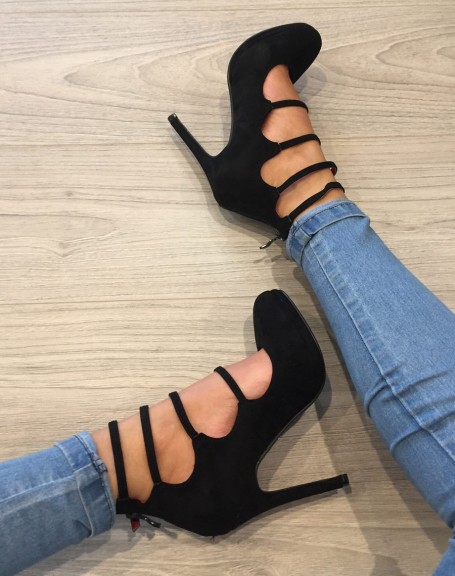 Black pumps with multiple thin straps