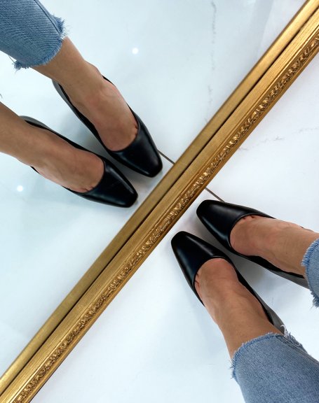Black pumps with square toe