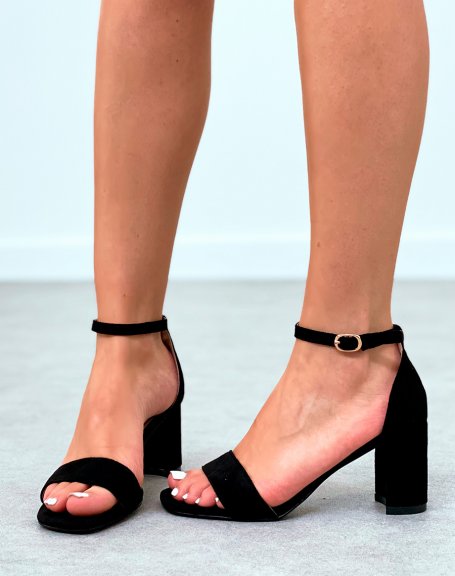 Black sandals with Aztec ribbon heel