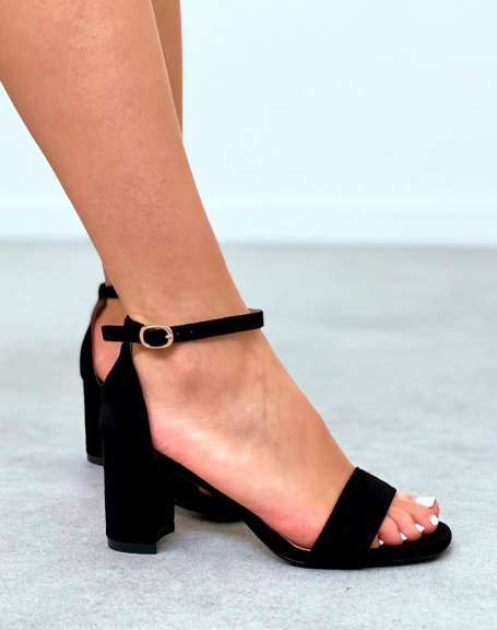 Black sandals with Aztec ribbon heel