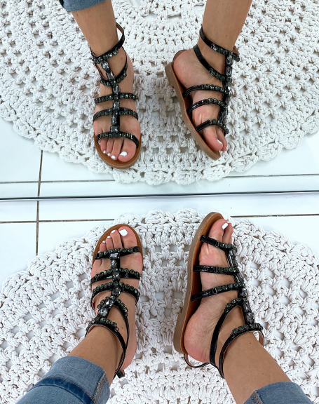 Black sandals with fancy jewels