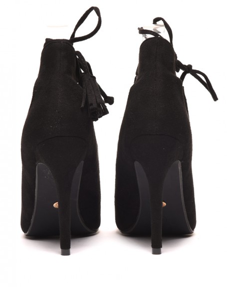 Black sandals with openwork heels