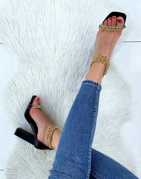 Black sandals with square heel with gold chains
