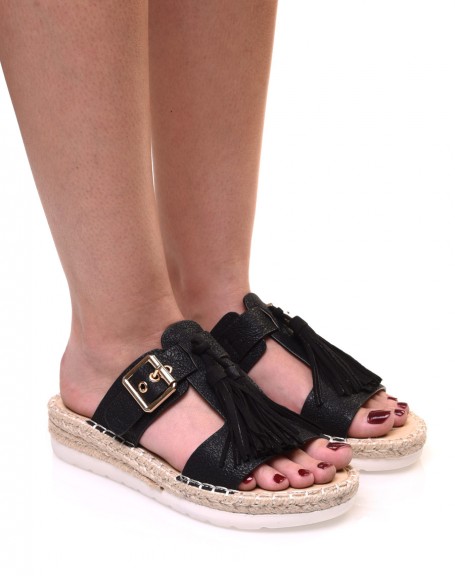 Black sandals with strap and tassels