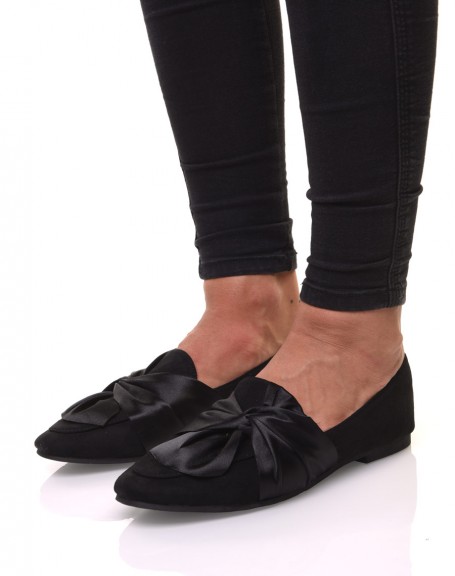 Black slippers with bow