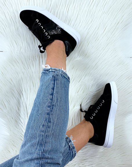 Black sneakers with white sole with croc-effect details