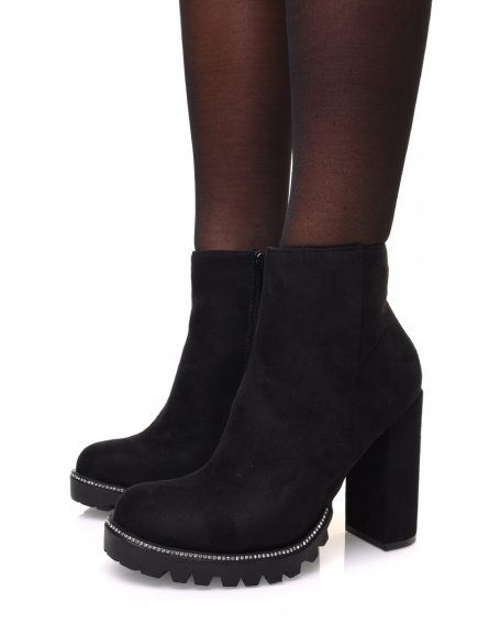 Black suedette ankle boots with heel and notched sole