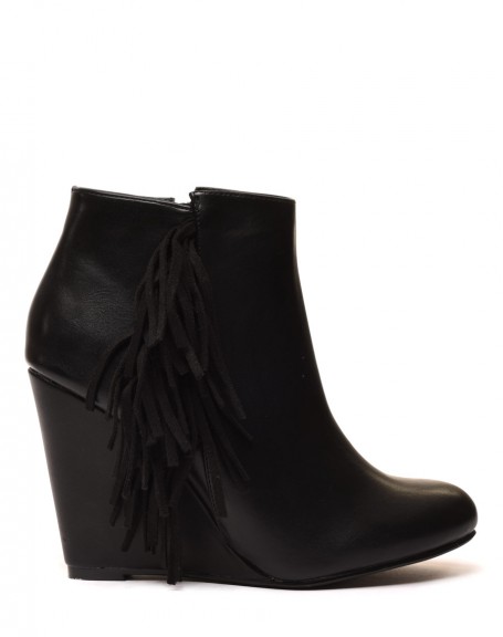 Black wedge ankle boots with suede fringes