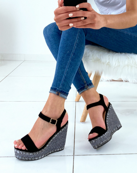 Black wedges with two-tone braiding