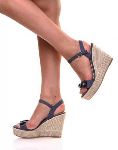 Blue suede wedges decorated with flowers