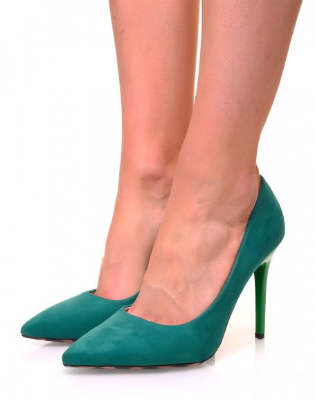 Bottle green pumps in suede with leopard soles