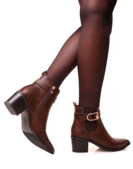 Brown ankle boots with heels and pointed toe with a buckle