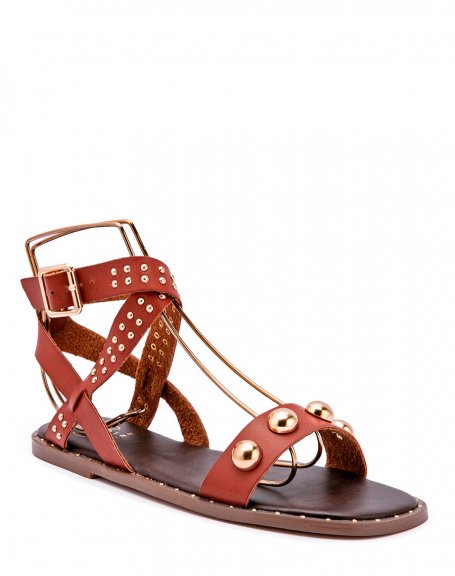 Brown sandals with large and fine gold studs
