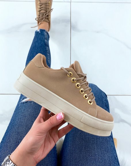 Brown suedette sneakers with beige sole and gold eyelets