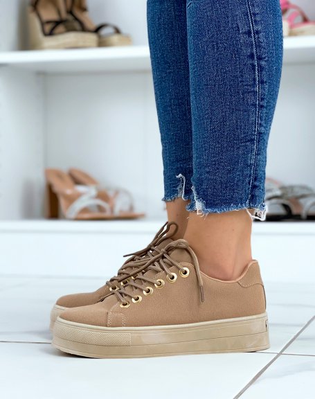 Brown suedette sneakers with beige sole and gold eyelets