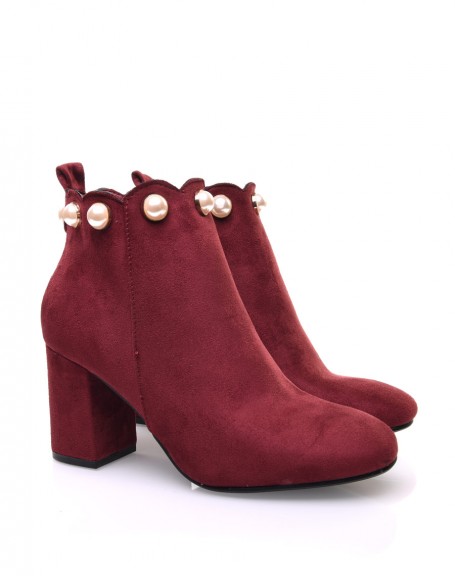 Burgundy ankle boots edged with pearls