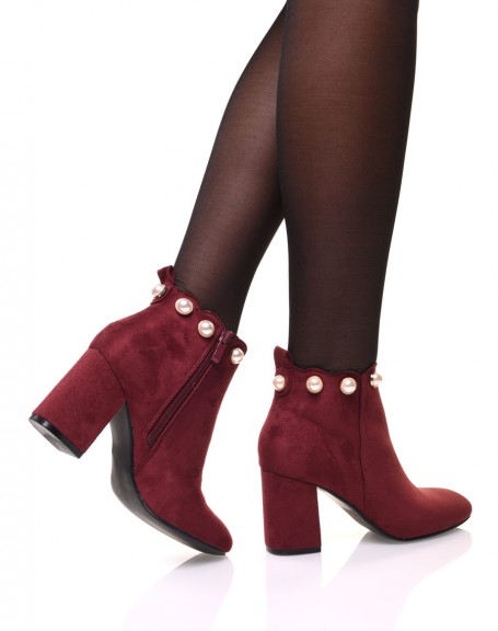 Burgundy ankle boots edged with pearls