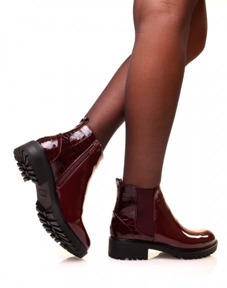 Burgundy bi-material crocodile-effect Chelsea boots