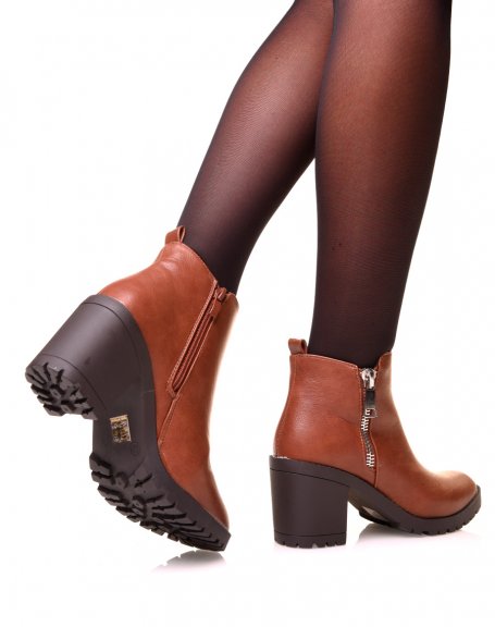 Camel ankle boot with double zip
