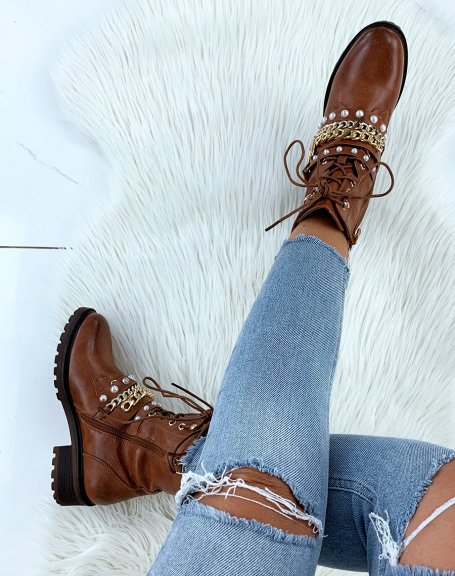 Camel ankle boots with large pearls and chains