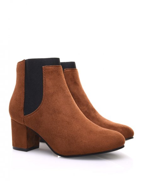 Camel Chelsea boots entirely in suede mid high heels