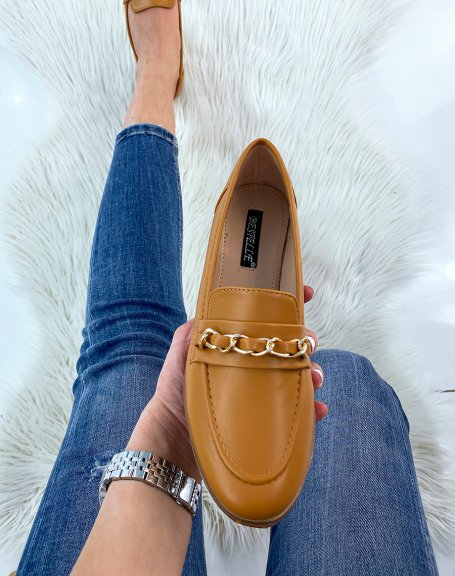 Camel loafers with thin golden chain