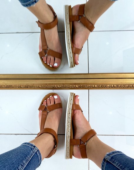 Camel sandals with asymmetric straps