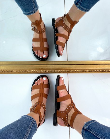Camel slippers with multiple straps