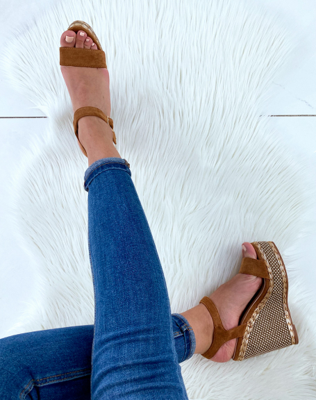 Camel two-tone braiding wedges