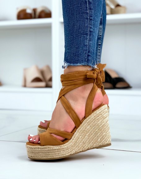Camel wedges with long laces