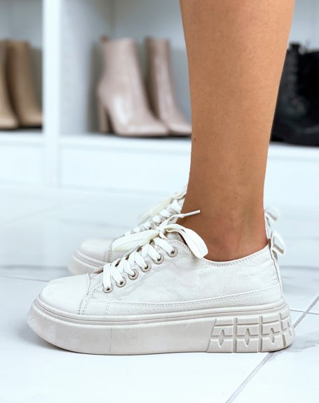 Canvas sneakers with beige patterns and beige sole