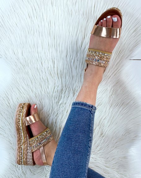 Champagne wedge sandals with colored details