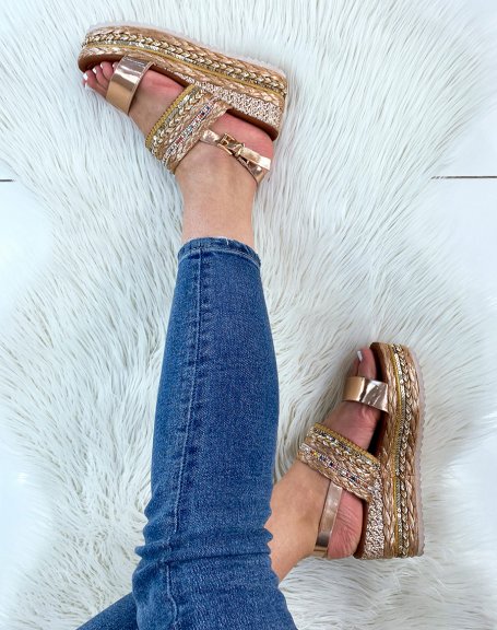 Champagne wedge sandals with colored details