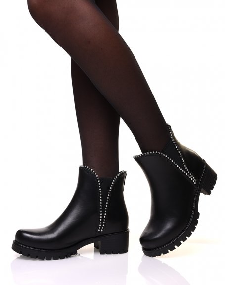 Chelsea boots black notched soles with round studs