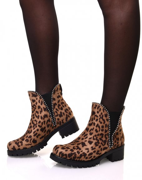 Chelsea boots leopard notched soles with round studs