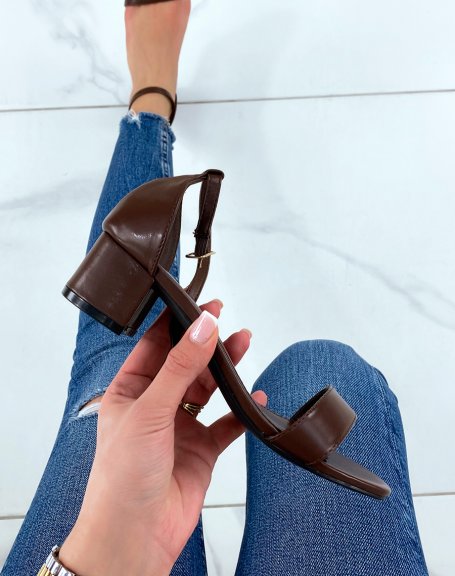 Chocolate sandals with low heel