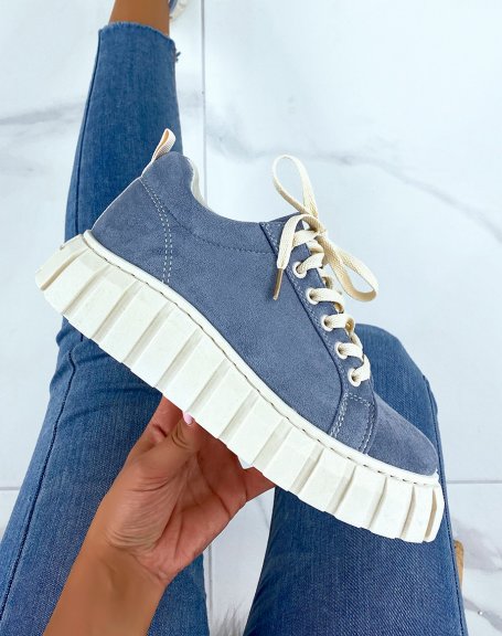Denim blue suede sneakers with laces and beige sole