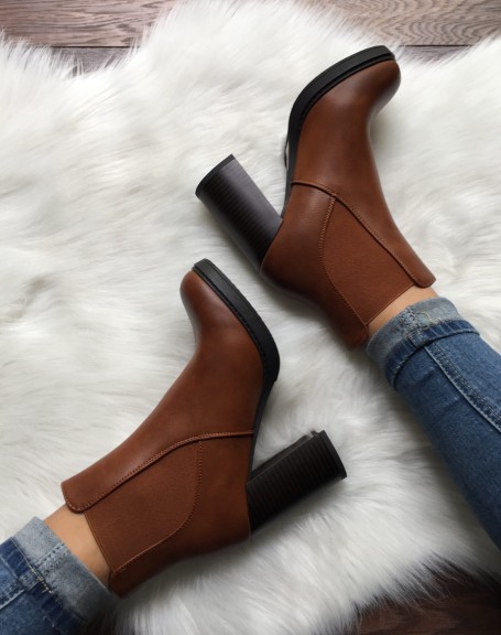 Elastic mid-rise camel ankle boots