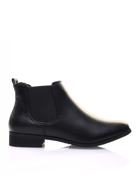 Flat black Chelsea boots
