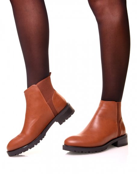 Flat camel boots with rounded toe
