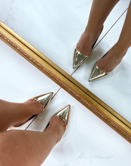 Gold pumps with a stiletto heel