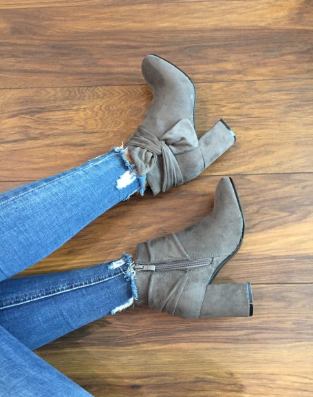 Gray ankle boots with bow