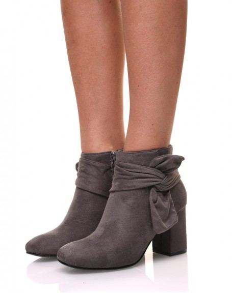 Gray ankle boots with bow