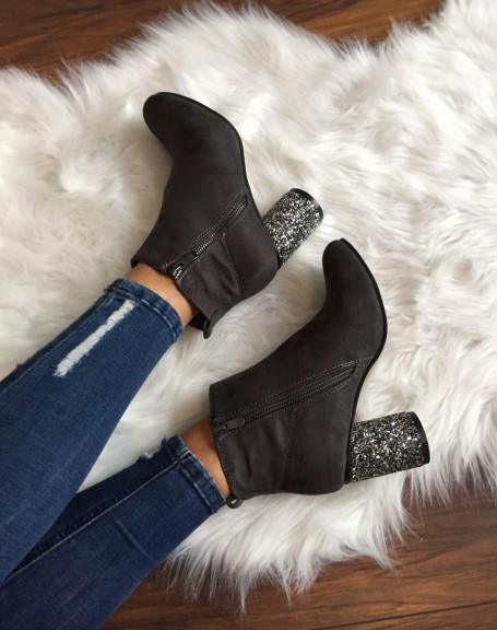 Gray ankle boots with round and glitter heels