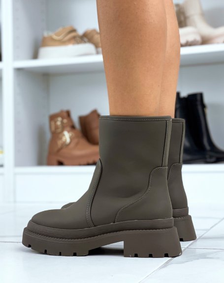 Green high ankle boots with double heeled and chunky sole